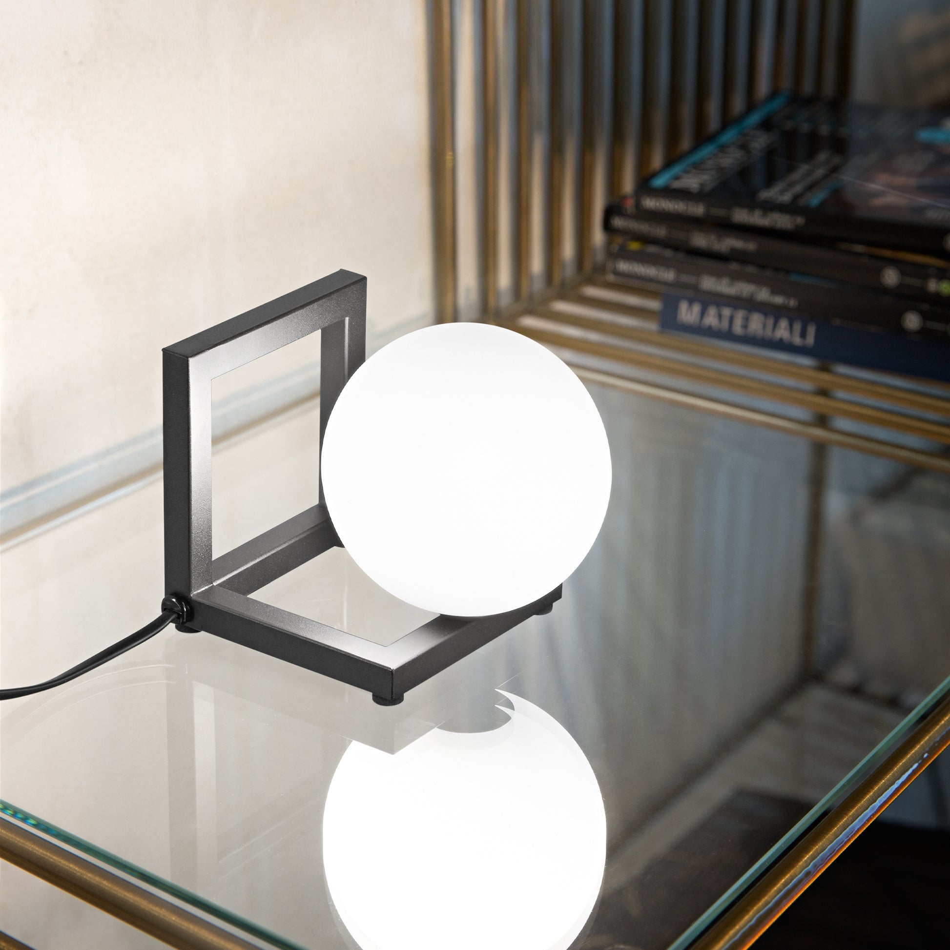 Lampada da tavolo Angolo ideal lux abat jour