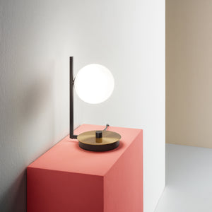 Lampada da tavolo Birds ideal lux è un abat jour iconica