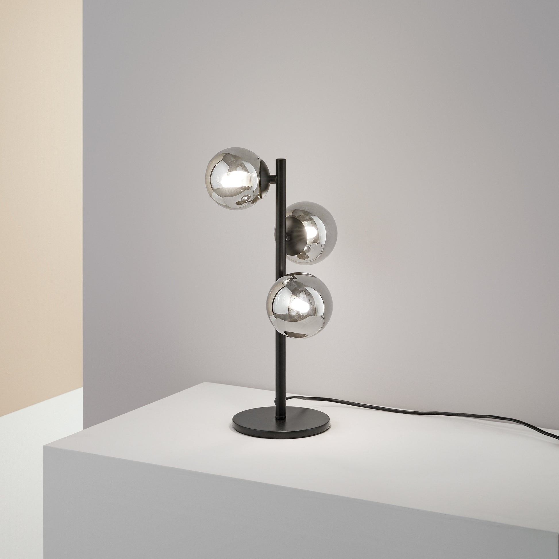 Lampada da Tavolo Perlage 3 ideal lux è una abat jour