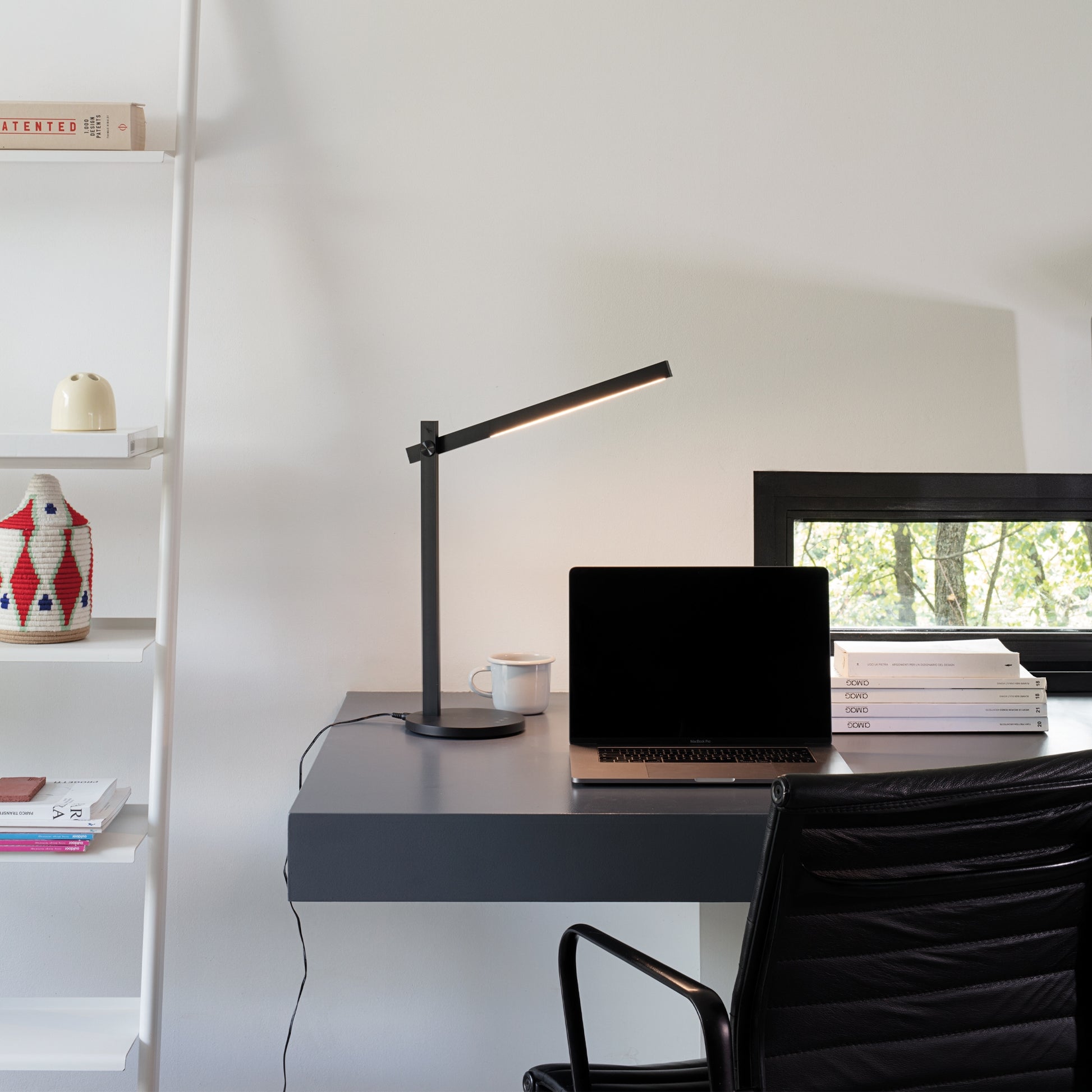 Lampada da tavolo Pivot ideal lux è una abat jour